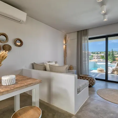 Crystal Waters 4* Nikiana