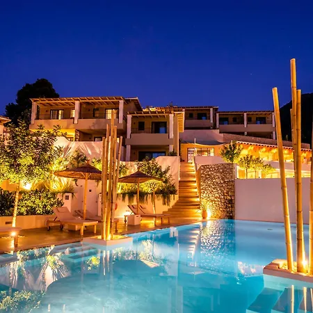 Crystal Waters Szálloda 4*