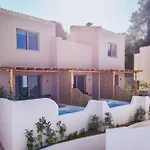 Hotel Crystal Waters Nikiana