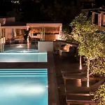 Otel Crystal Waters