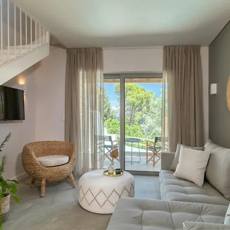 Hotel Crystal Waters Nikiana