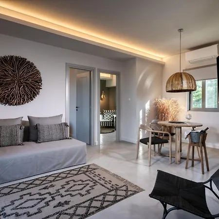 Hotel Crystal Waters Nikiana