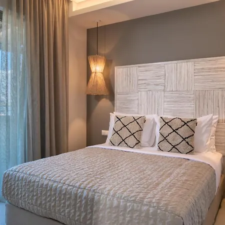 Hotel Crystal Waters
