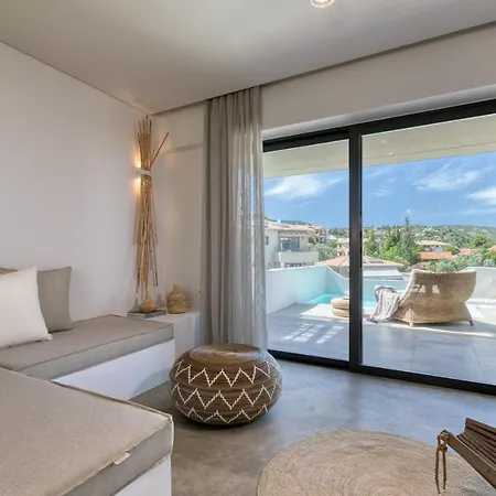 Crystal Waters Hotel