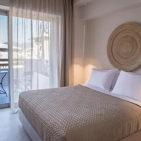 Otel Crystal Waters