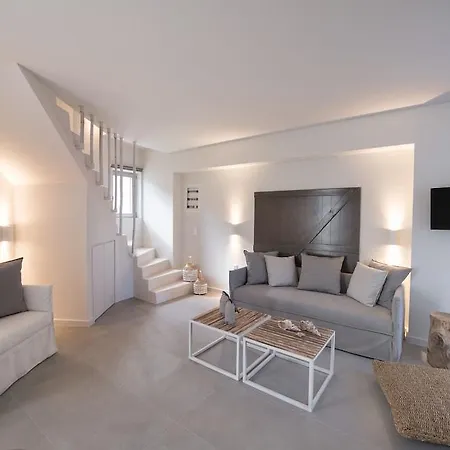 Crystal Waters Hotel 4*