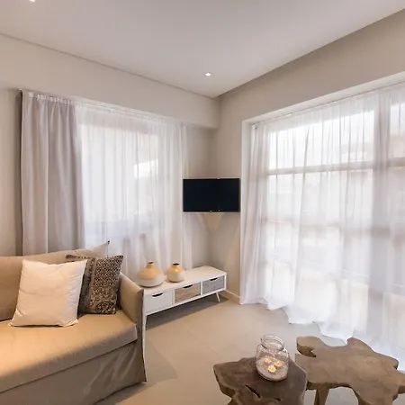 Hotel Crystal Waters