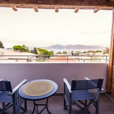 Crystal Waters Hotel Nikiana