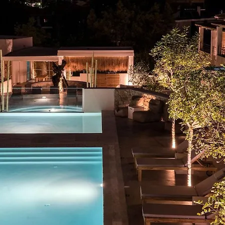 Hotel Crystal Waters