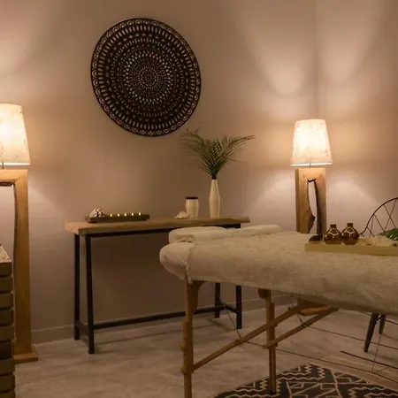 Hotel Crystal Waters