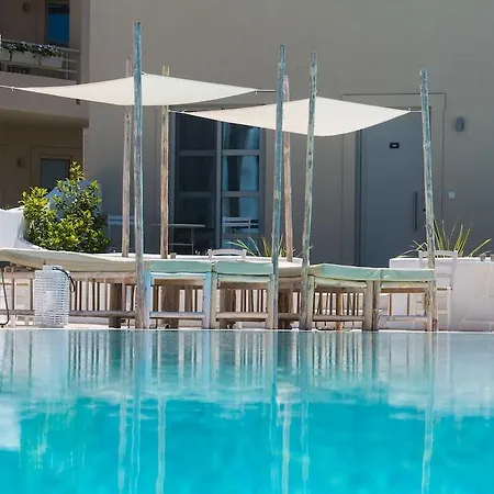 Hotel Crystal Waters