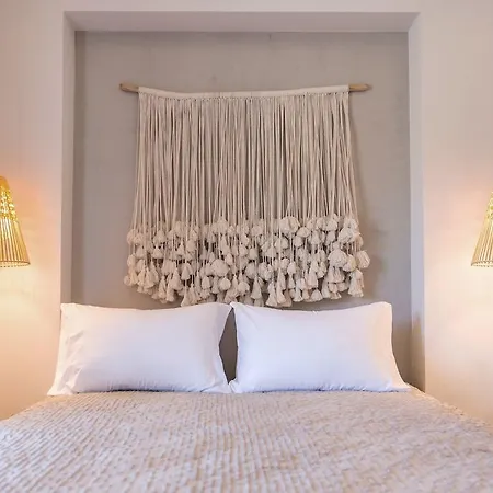 Crystal Waters Nikiana