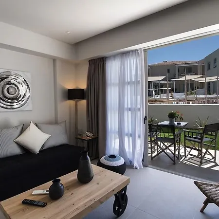 Crystal Waters Hotel Nikiana