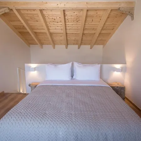 Crystal Waters Nikiana