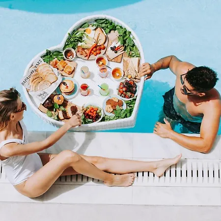 Crystal Waters Hotel