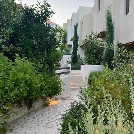 Crystal Waters Hotel 4*