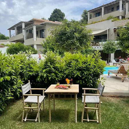 Crystal Waters Hotel 4*