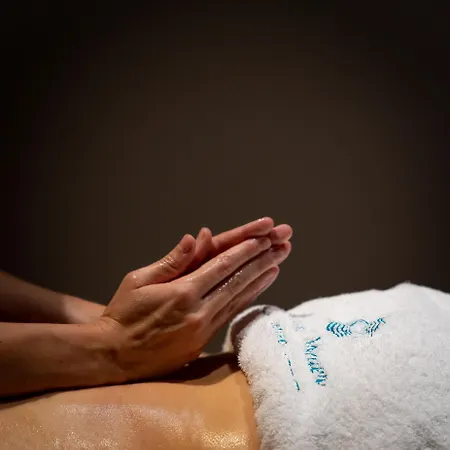 Crystal Waters Hotel 4*