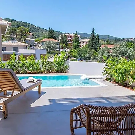 Crystal Waters Hotel 4*