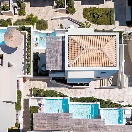 Hotel Crystal Waters Nikiana