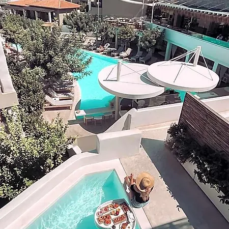 Hotel Crystal Waters Nikiana
