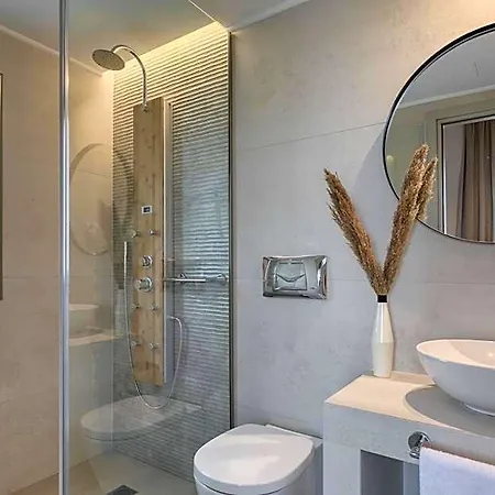 Hotel Crystal Waters Nikiana