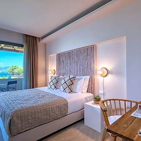 Crystal Waters Hotel Nikiana