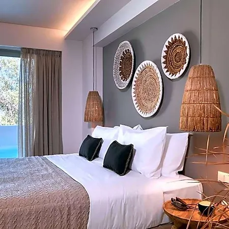 Crystal Waters Hotel Nikiana