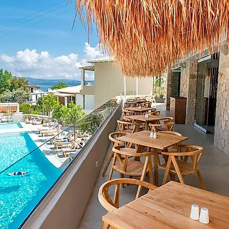 Hotel Crystal Waters 4*