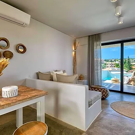 Hotel Crystal Waters