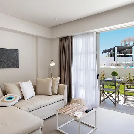 Crystal Waters Hotel