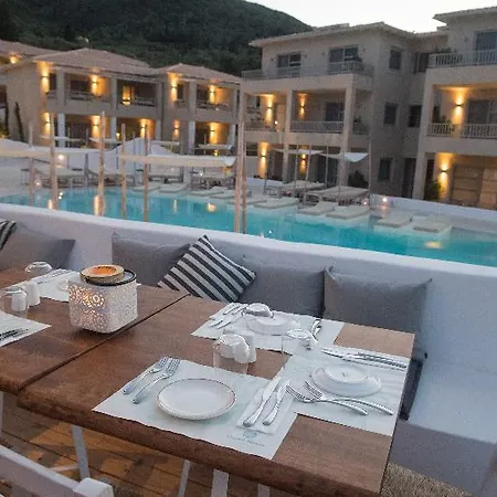 Crystal Waters Hotel