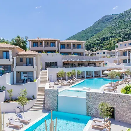 Crystal Waters Hotel