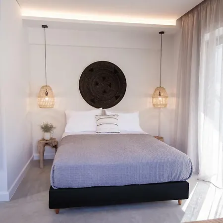 Crystal Waters Hotel 4*