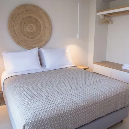 Crystal Waters Hotel 4*