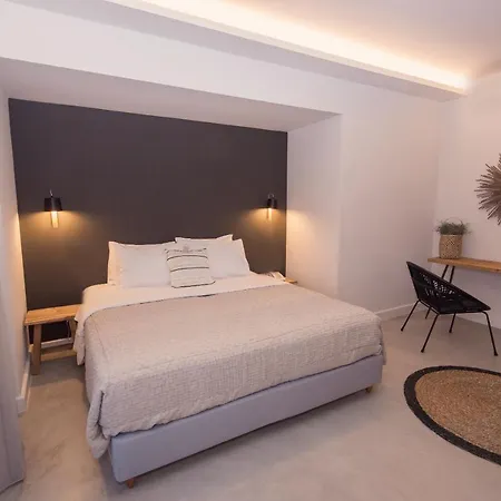 Crystal Waters Hotel 4*